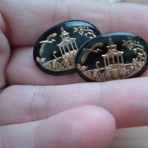 Vtg. Japanese Garden Reversed Painted Black w/ gold tone oval pierced earrings - Picture 2 of 6